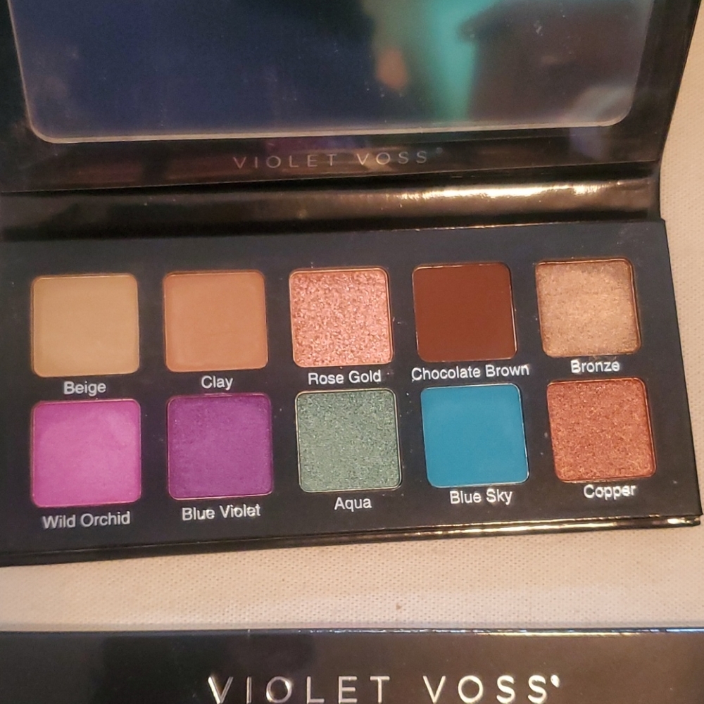 VIOLET VOSS Essentials 2 - Picture 2 of 2